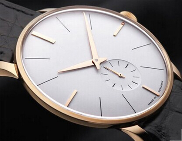 深圳手表定制廠家供應(yīng)男士簡(jiǎn)約商務(wù)多功能手表定制