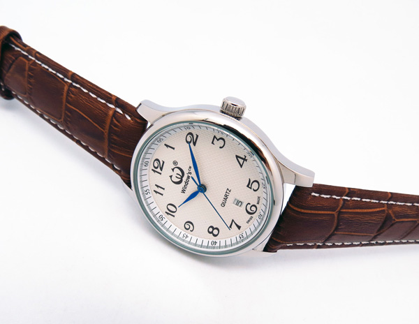 手表定制廠家供應(yīng)經(jīng)典男裝不銹鋼商務(wù)手表定制【穩(wěn)達(dá)時(shí)鐘表】