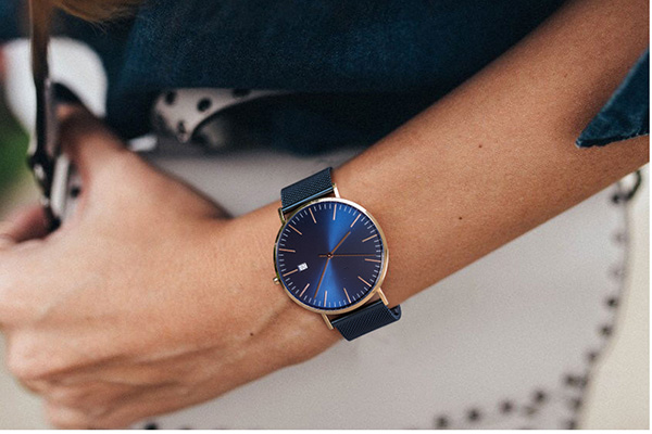 高端男生時尚腕表穩(wěn)達時手表加工廠批量定制